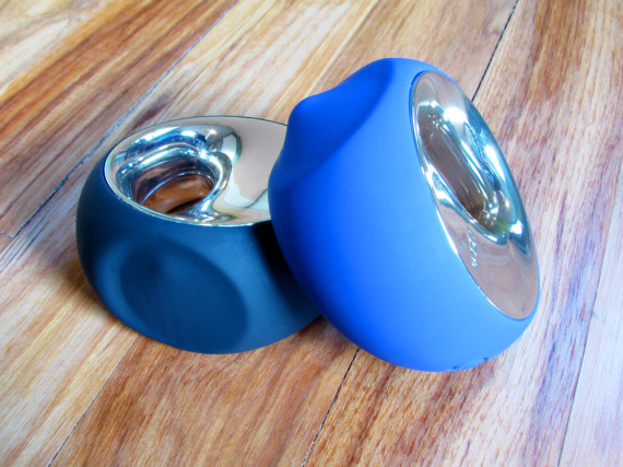 Black LELO Ora (original), blue LELO Ora 2 Black LELO Ora (original), blue LELO Ora 2